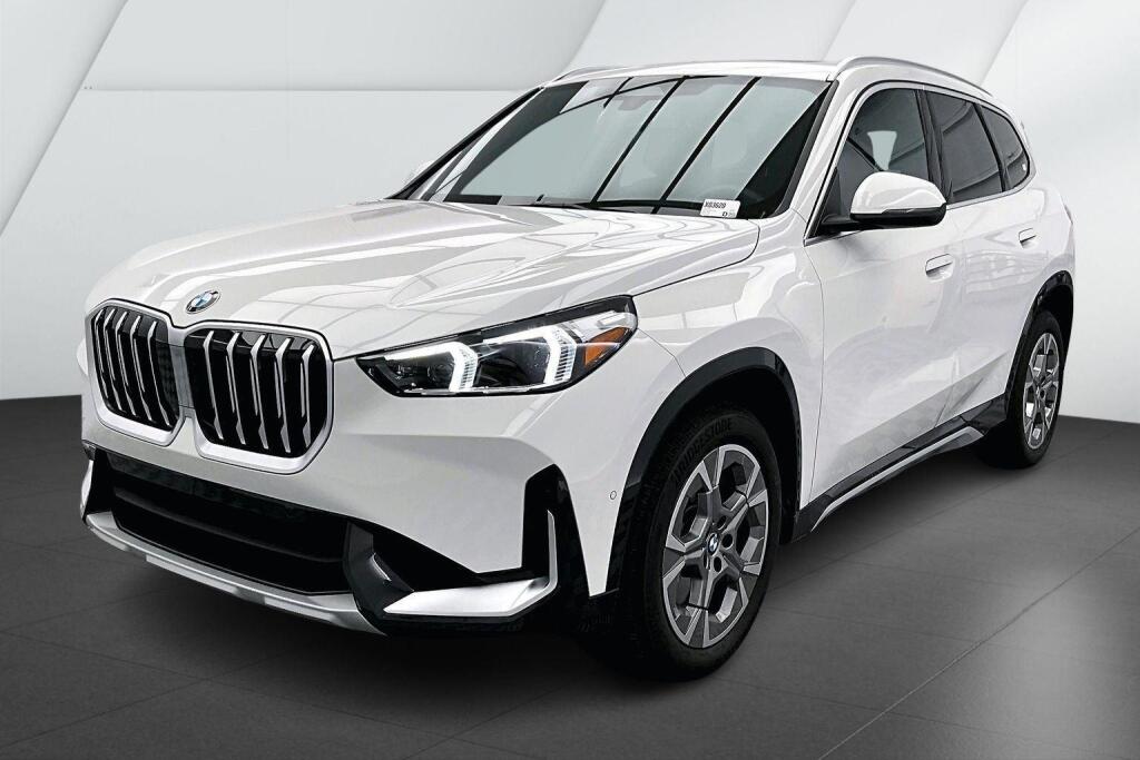 2025 BMW X1 28i's photo