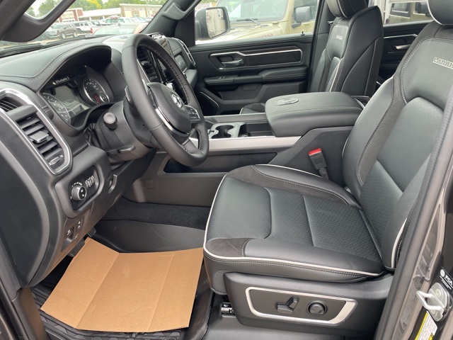 2025 Ram 1500 Laramie photo 4