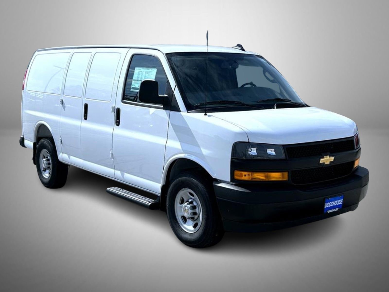 2025 Chevrolet Express Cargo 2500 photo 2