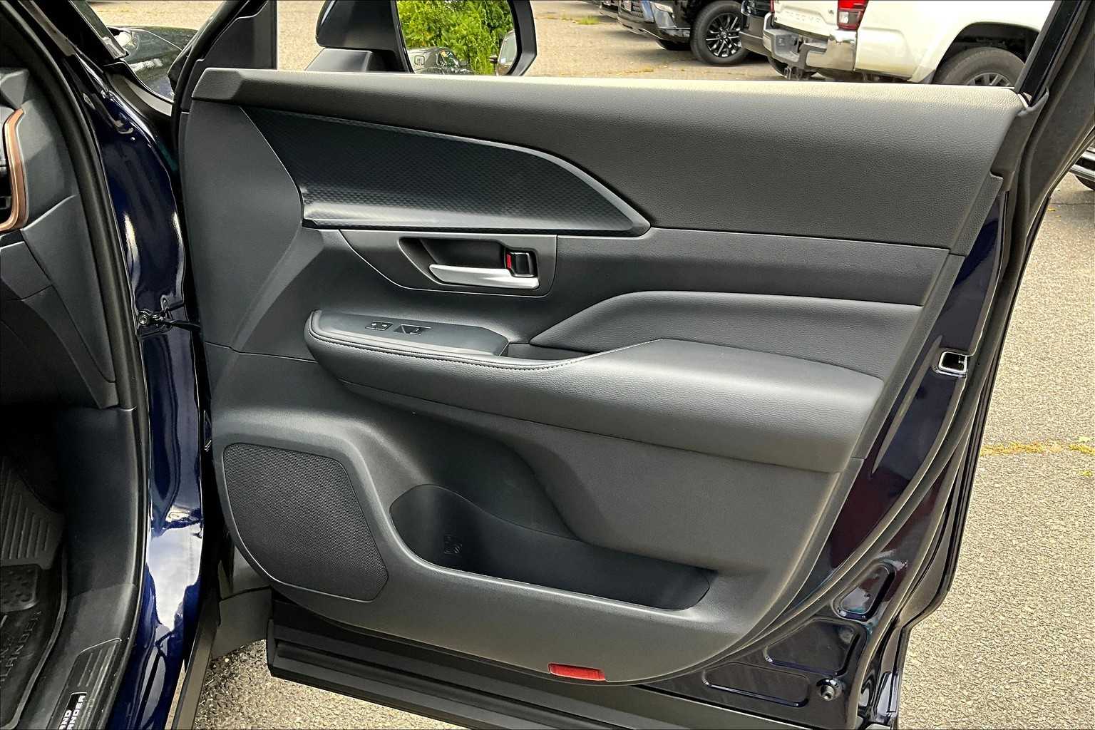 2024 Toyota Highlander Hybrid Platinum photo 19