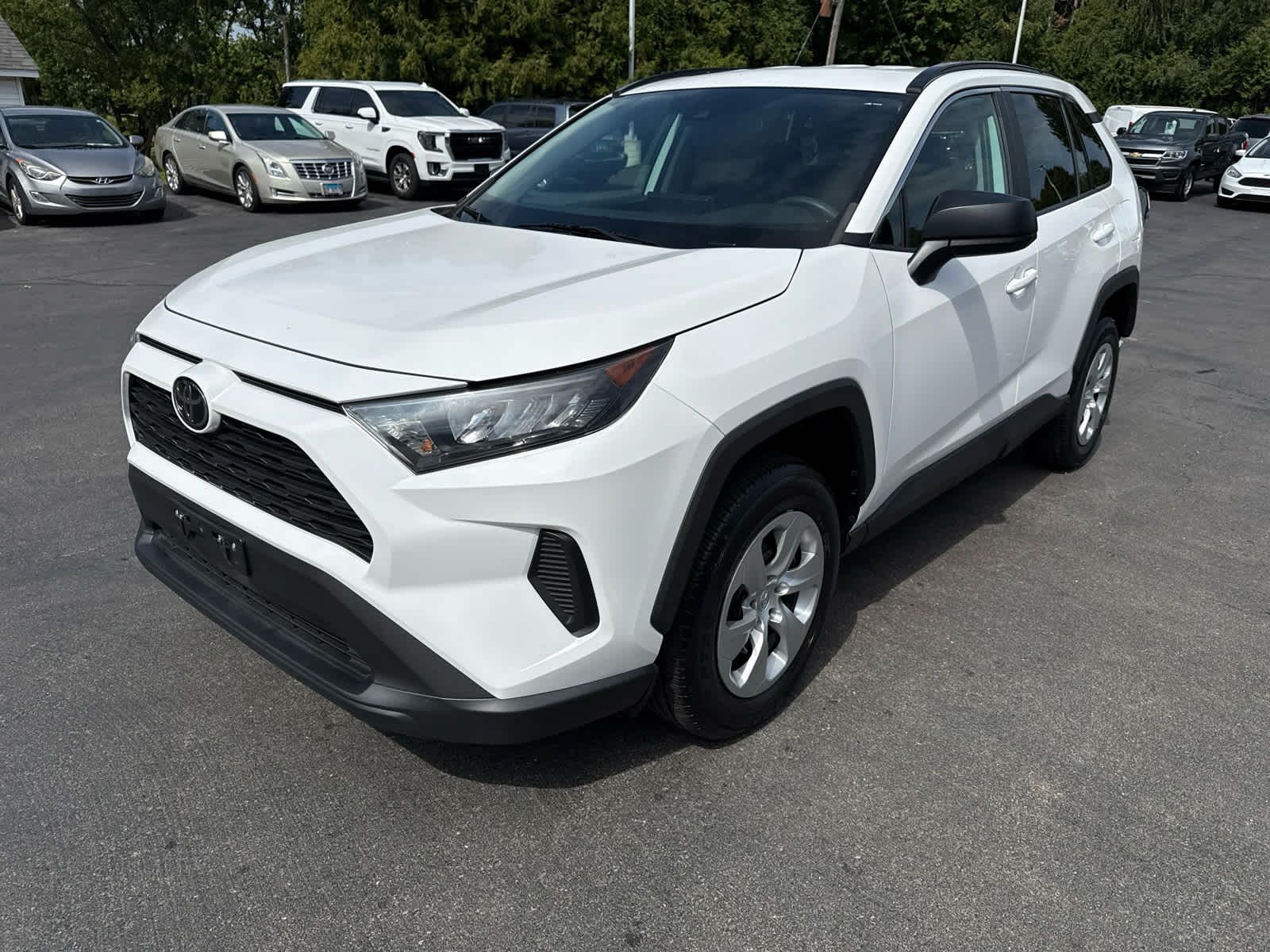 2019 Toyota RAV4 LE photo 6