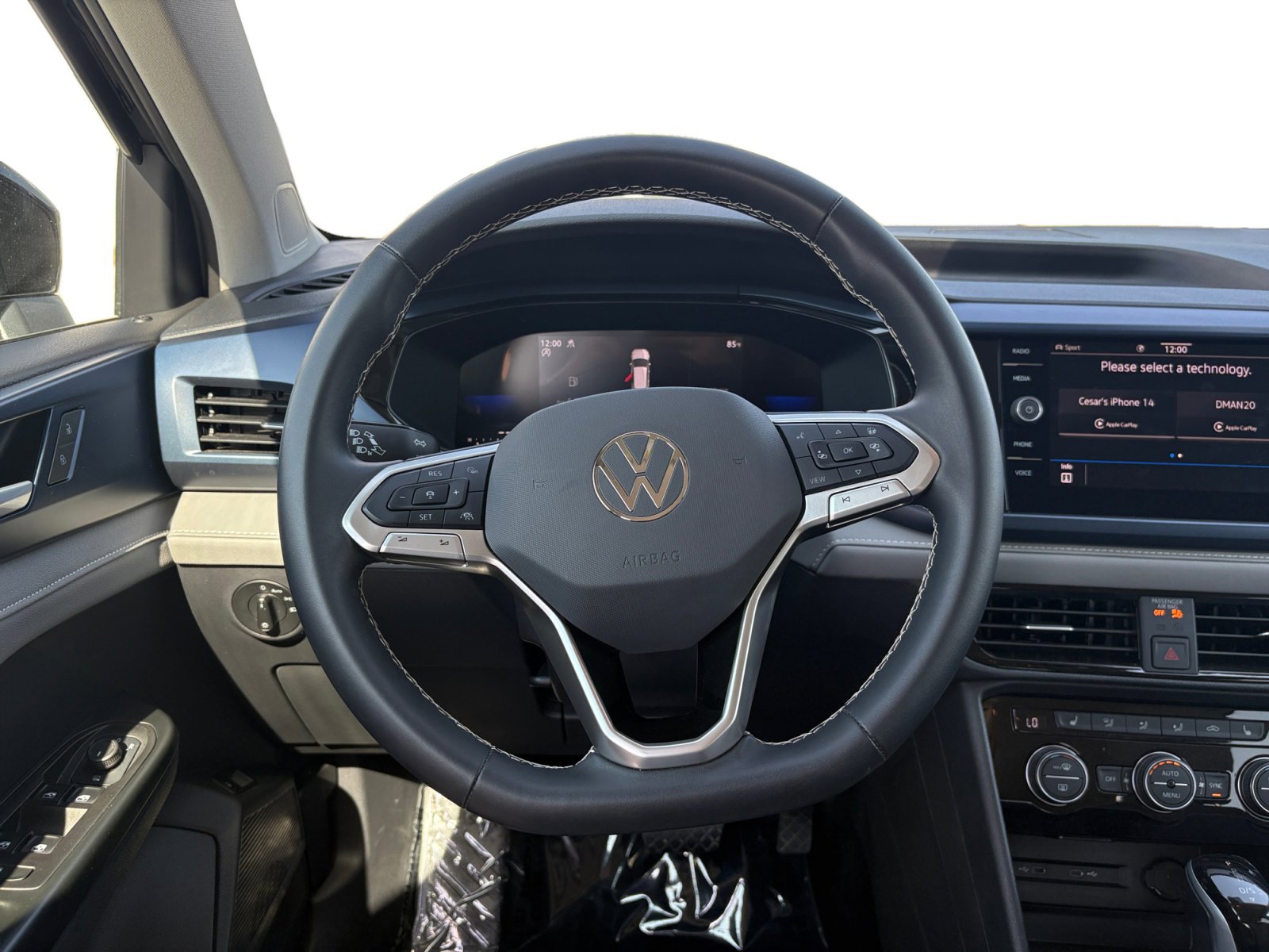 2024 Volkswagen Taos SE photo 3