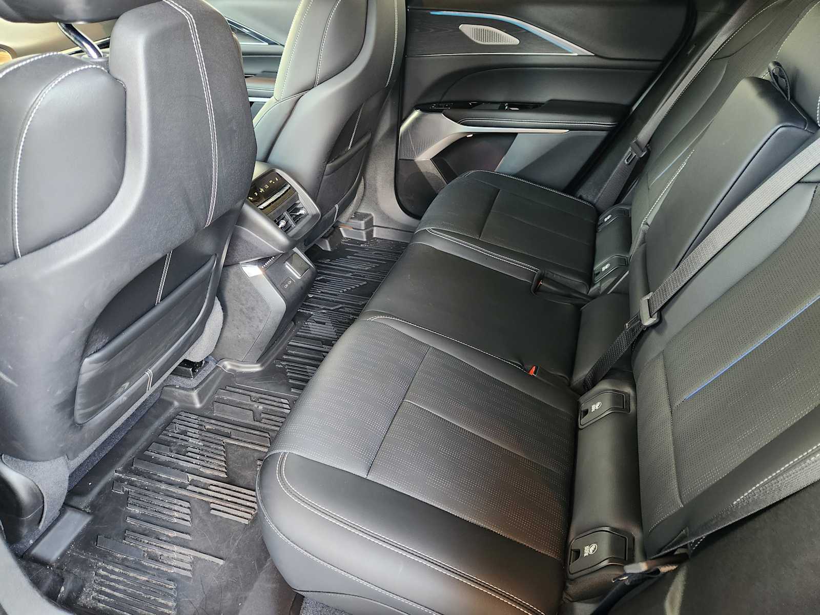 2024 Cadillac Lyriq Luxury photo 26