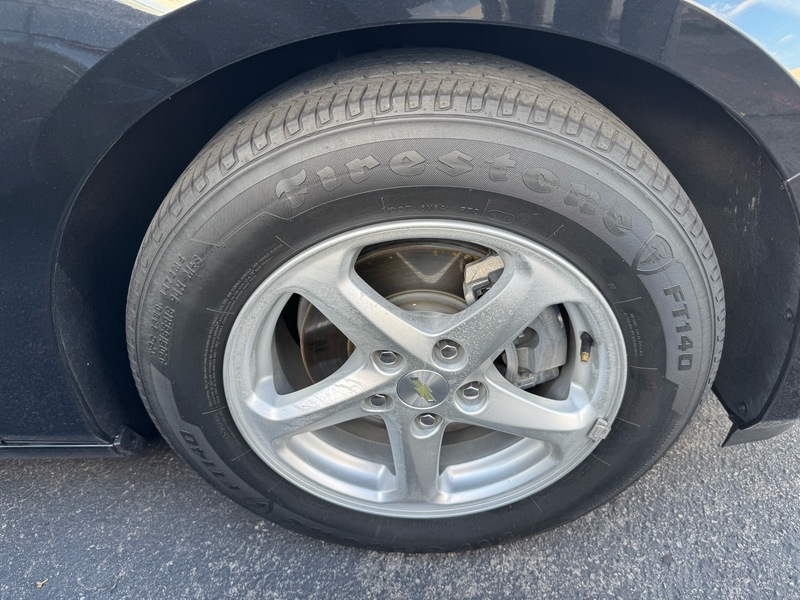 2018 Chevrolet Malibu LS photo 2