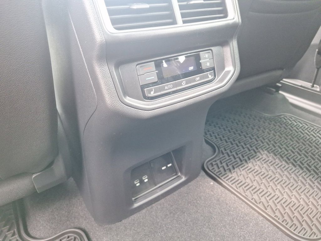 2025 Volkswagen Atlas SEL Premium R-Line photo 17