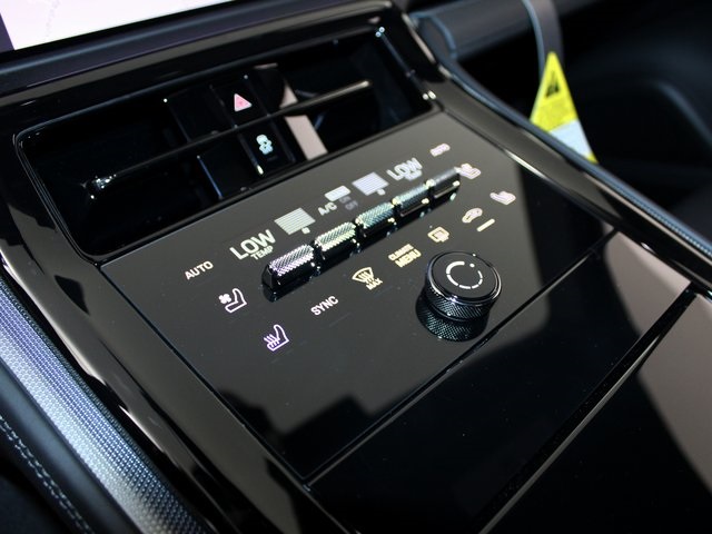 2025 Porsche Panamera 4 photo 15