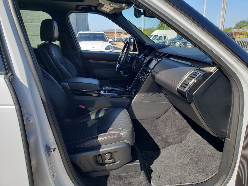 2018 Land Rover Discovery HSE photo 25