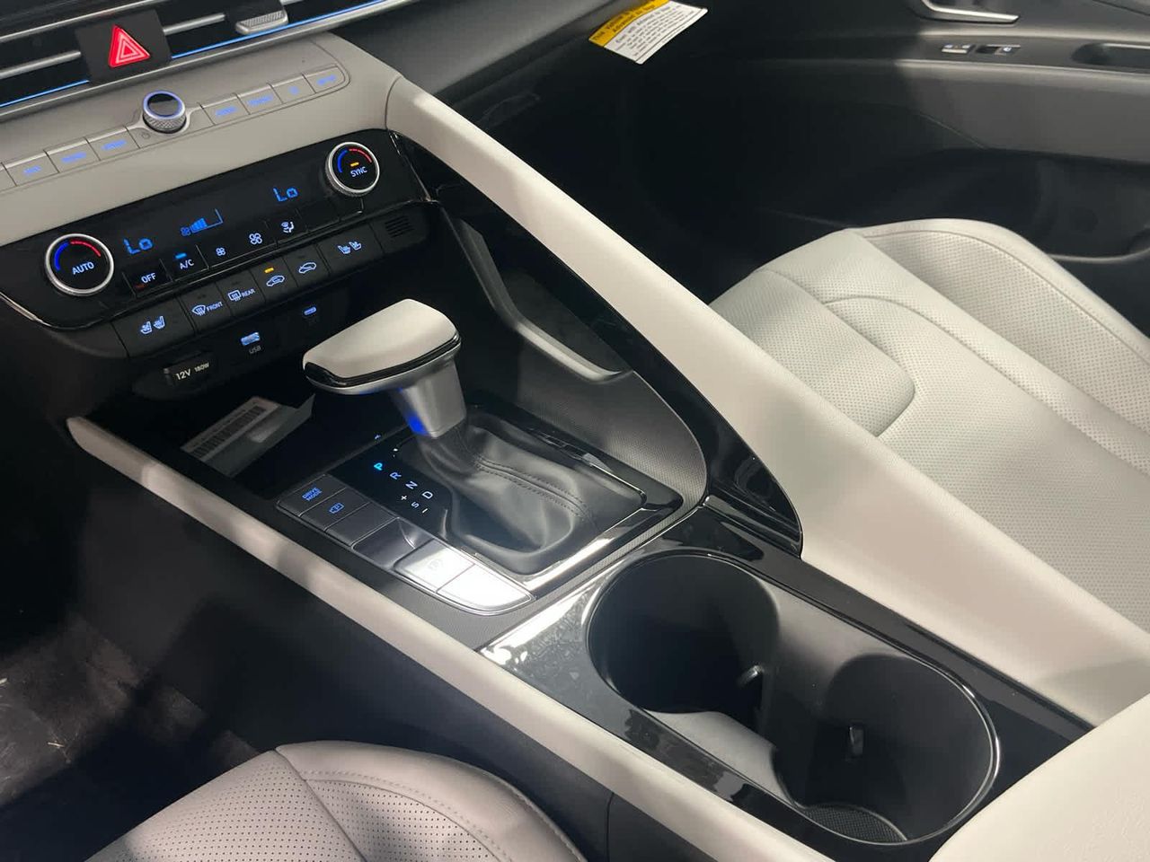 2025 Hyundai Elantra Hybrid Limited photo 40