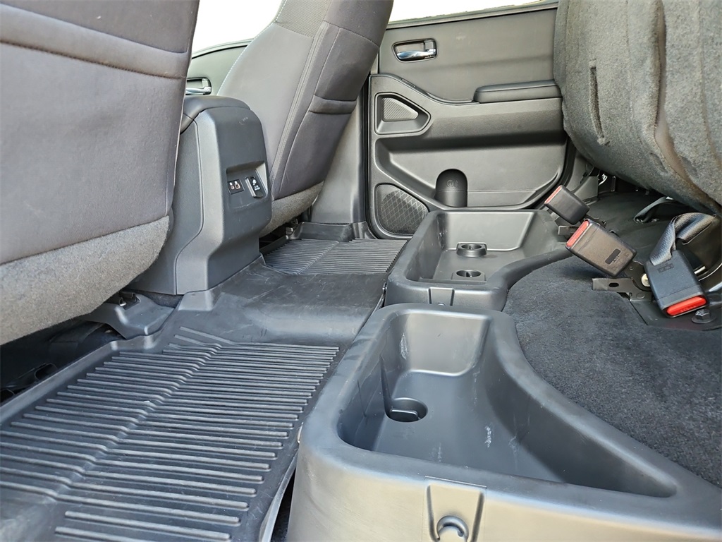 2022 Nissan Frontier Crew Cab photo 24