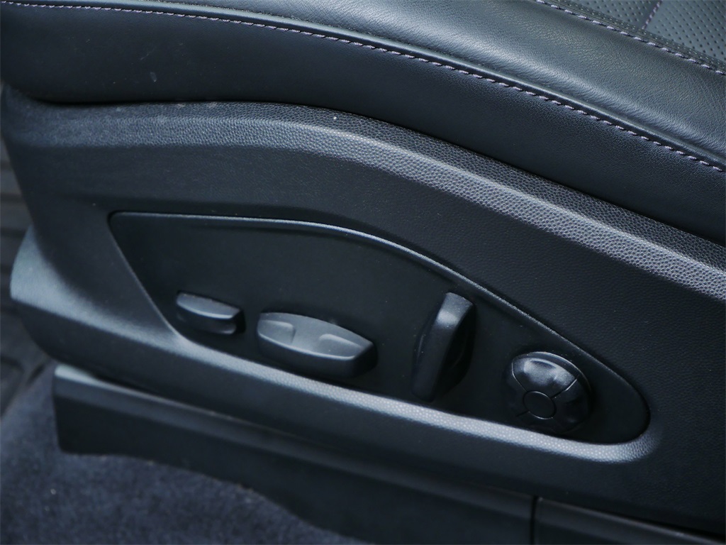 2025 Porsche Macan Electric 4 photo 12