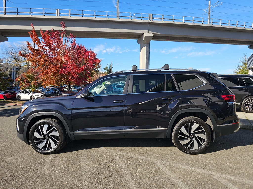 2024 Volkswagen Atlas SEL photo 3