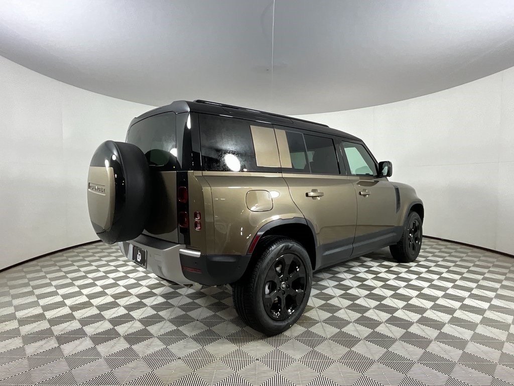 2025 Land Rover Defender 110 S photo 2