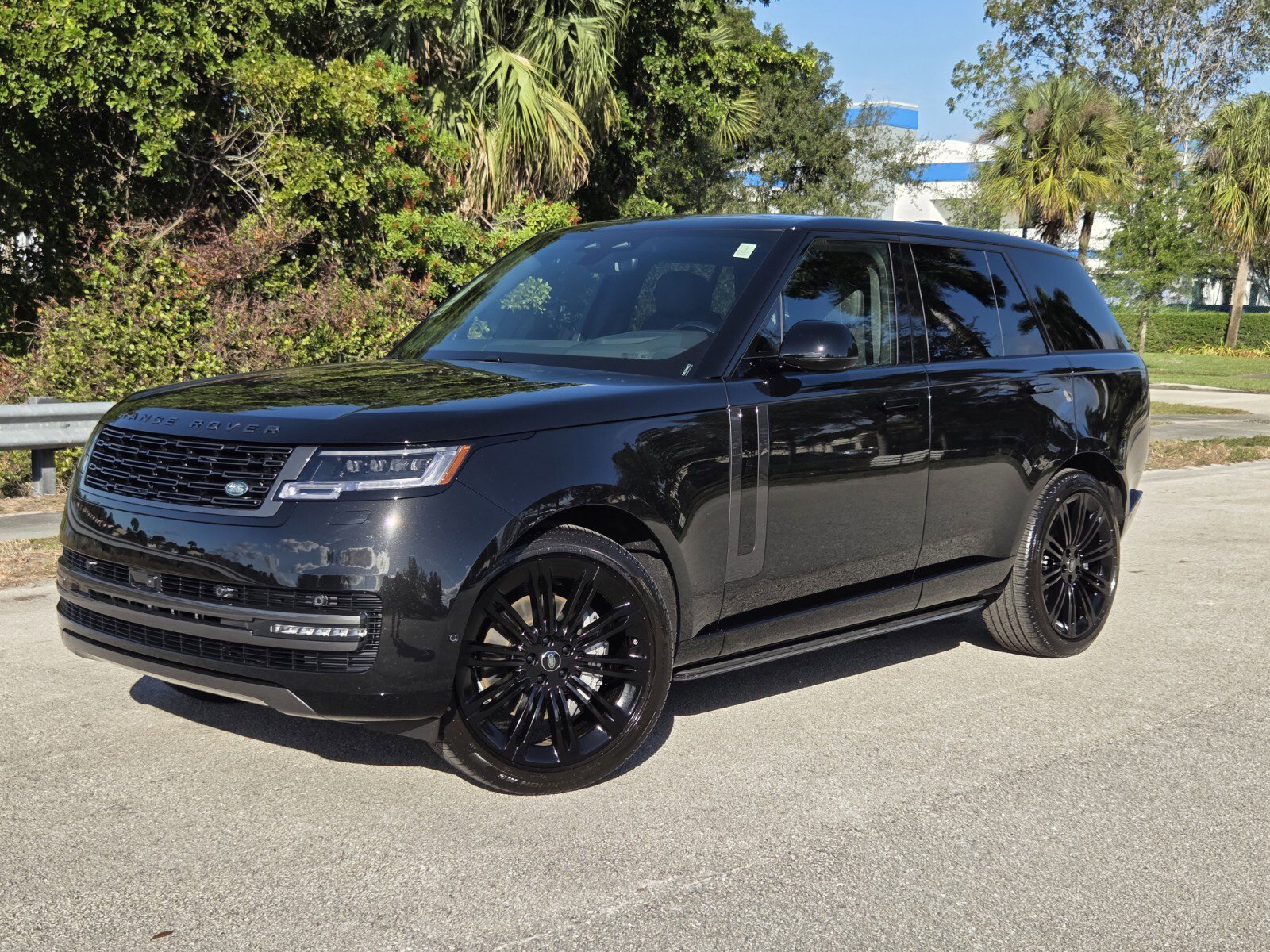 2025 Land Rover Range Rover SE's photo