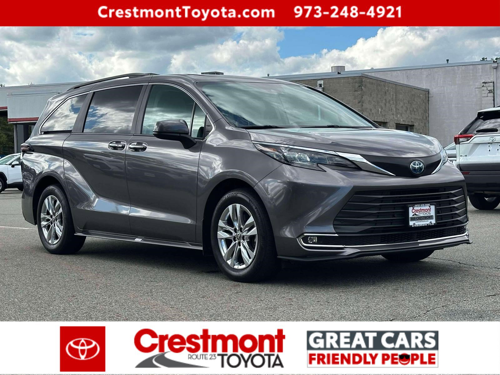 2024 Toyota Sienna XLE photo 2