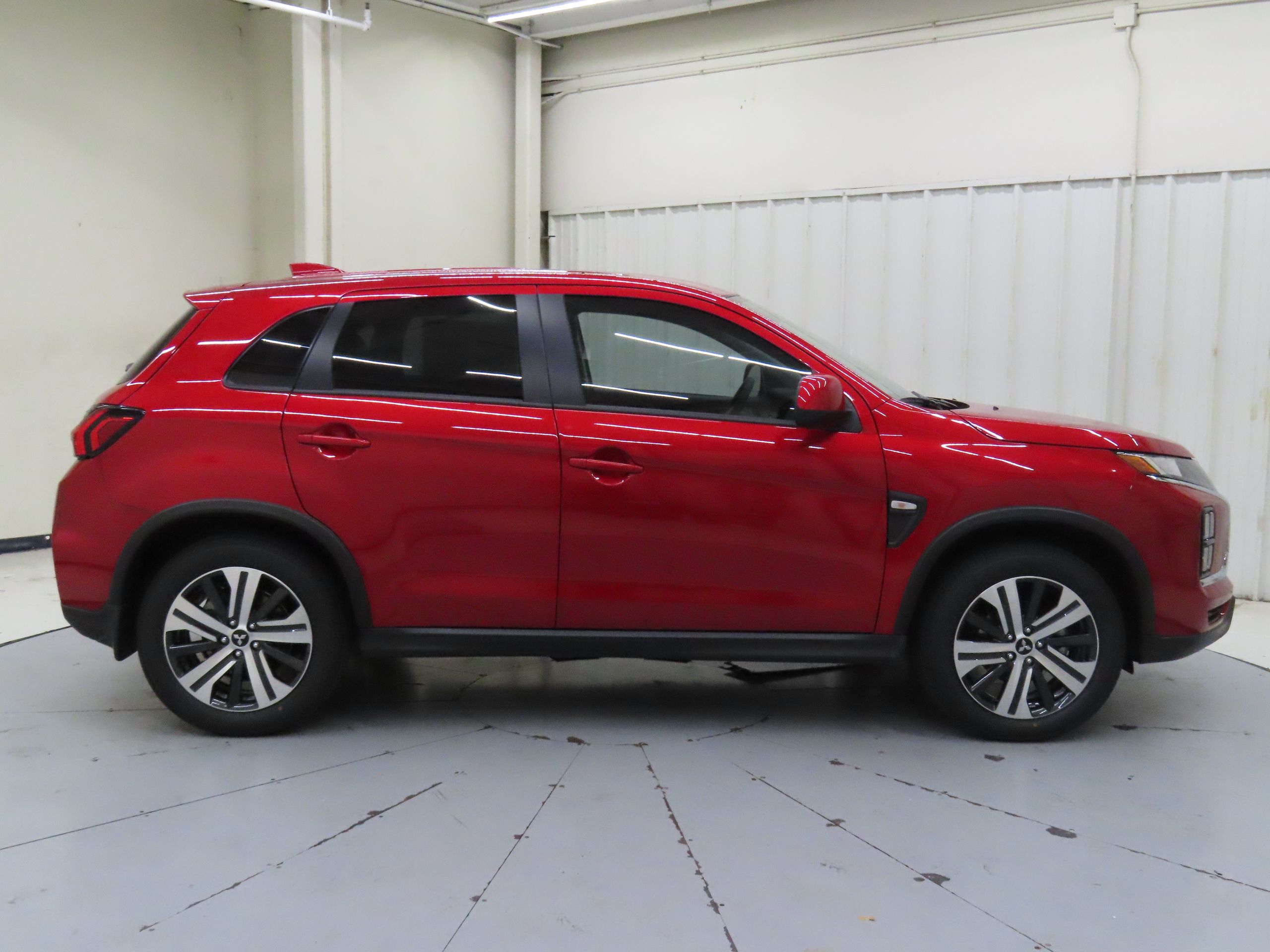 2025 Mitsubishi Outlander Sport ES photo 2