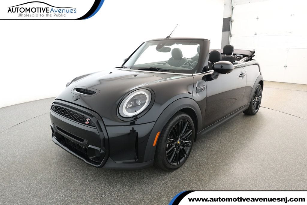2023 MINI Convertible S's photo