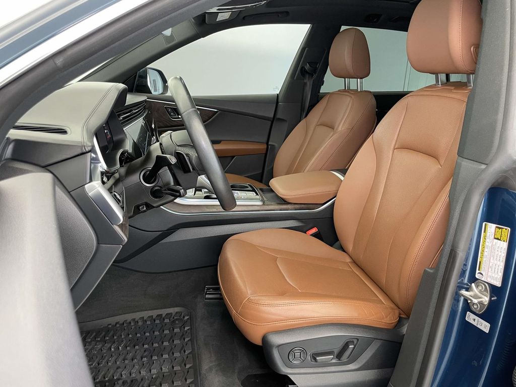 2020 Audi Q8 55 Prestige photo 4