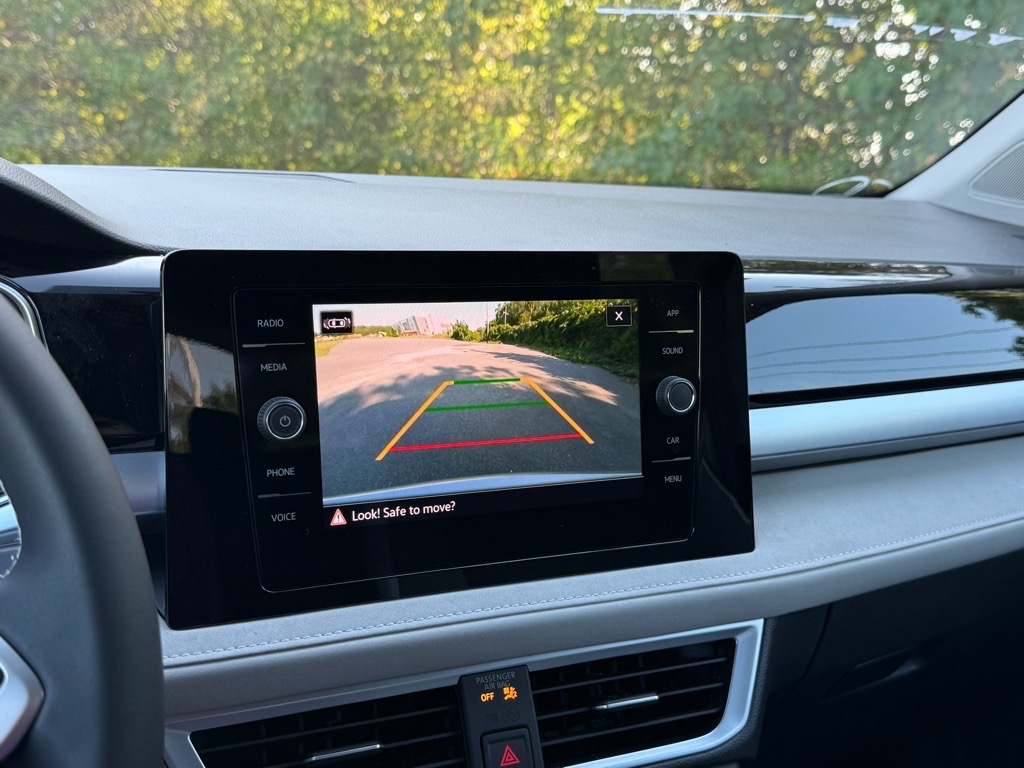 2025 Volkswagen Taos SE photo 18