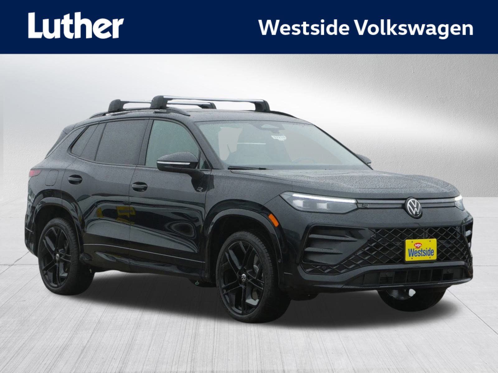 2025 Volkswagen Tiguan SE R-LINE BLACK's photo