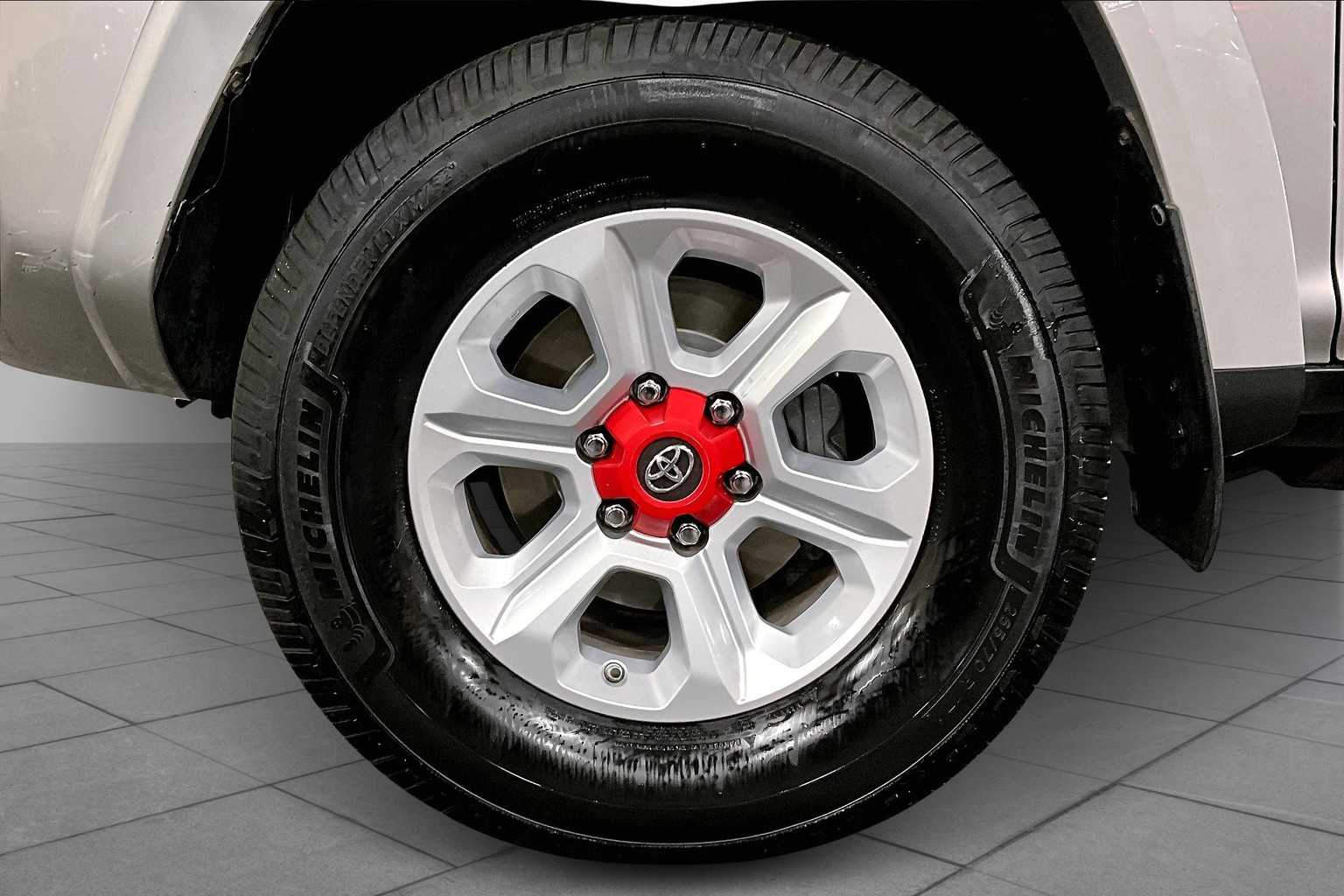 2018 Toyota 4Runner SR5 photo 10