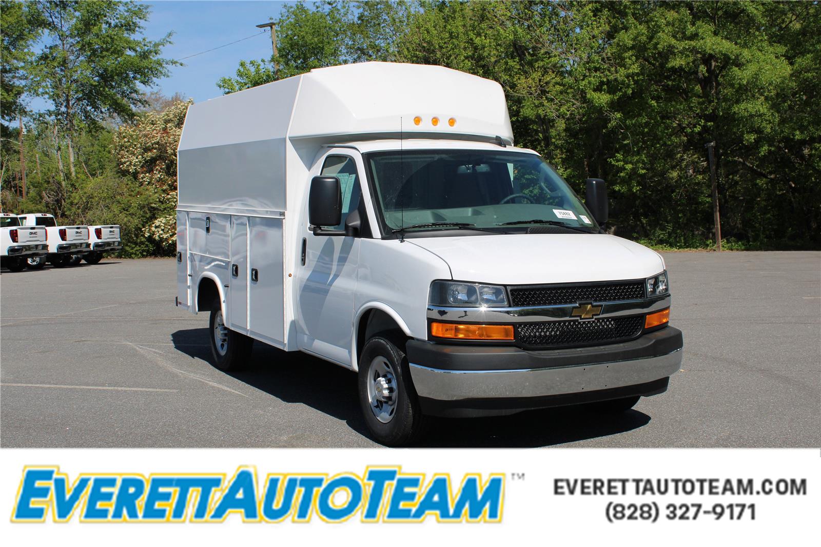 2024 Chevrolet Express Cutaway Base's photo