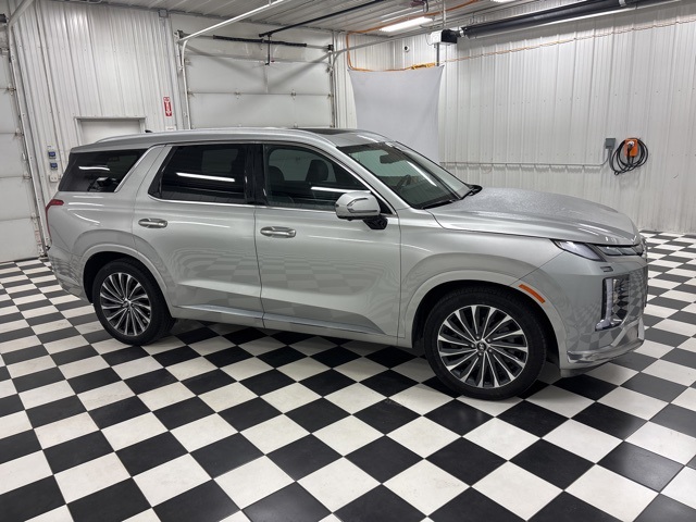 Used 2023 Hyundai Palisade Calligraphy with VIN KM8R7DGE1PU559924 for sale in Rochester, Minnesota