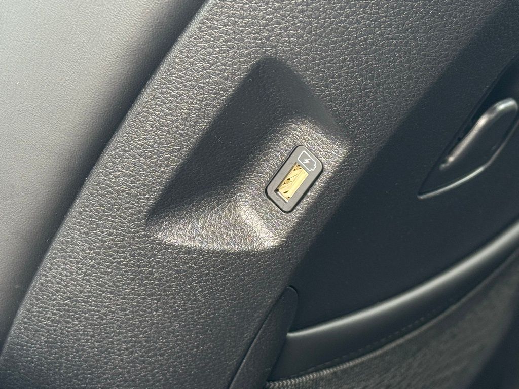 2023 Kia Carnival LX photo 8