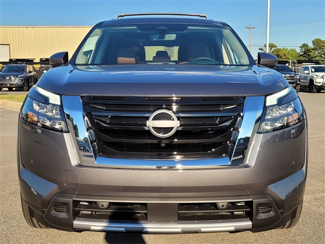2025 Nissan Pathfinder Platinum photo 5