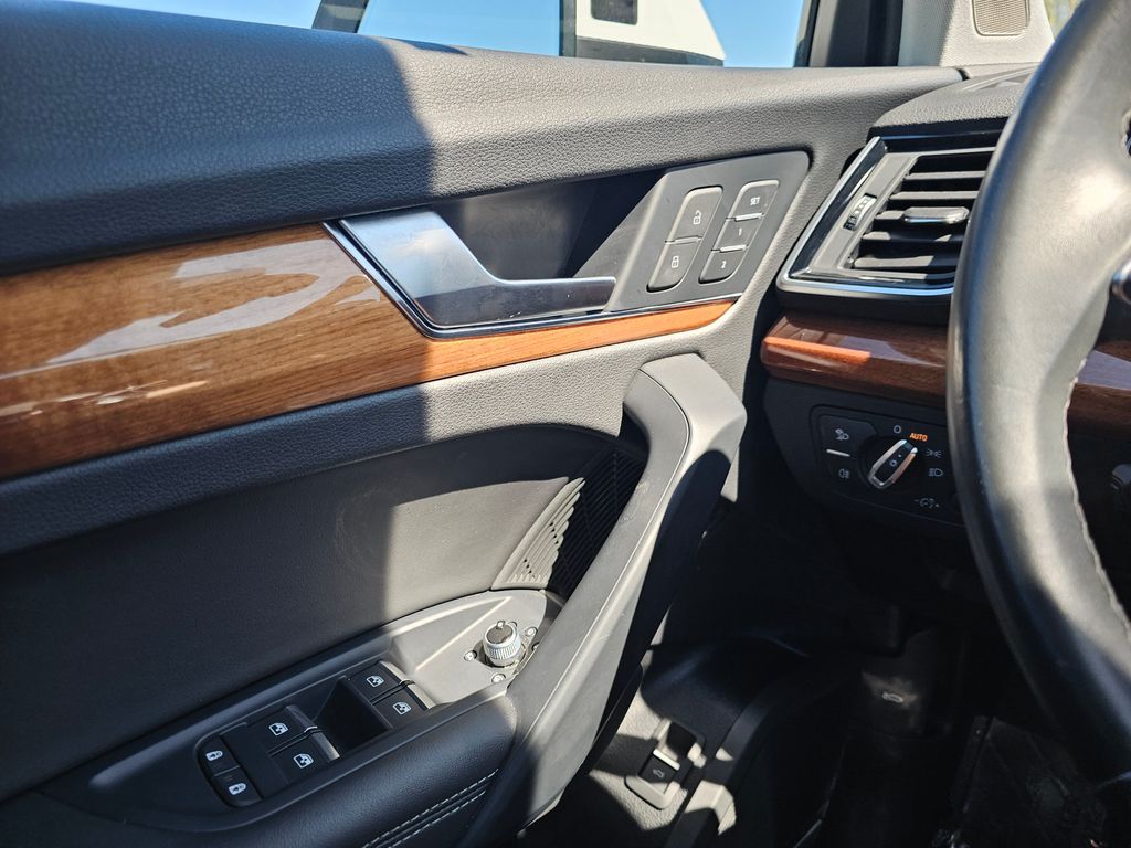 2023 Audi Q5 45 S line Premium photo 30