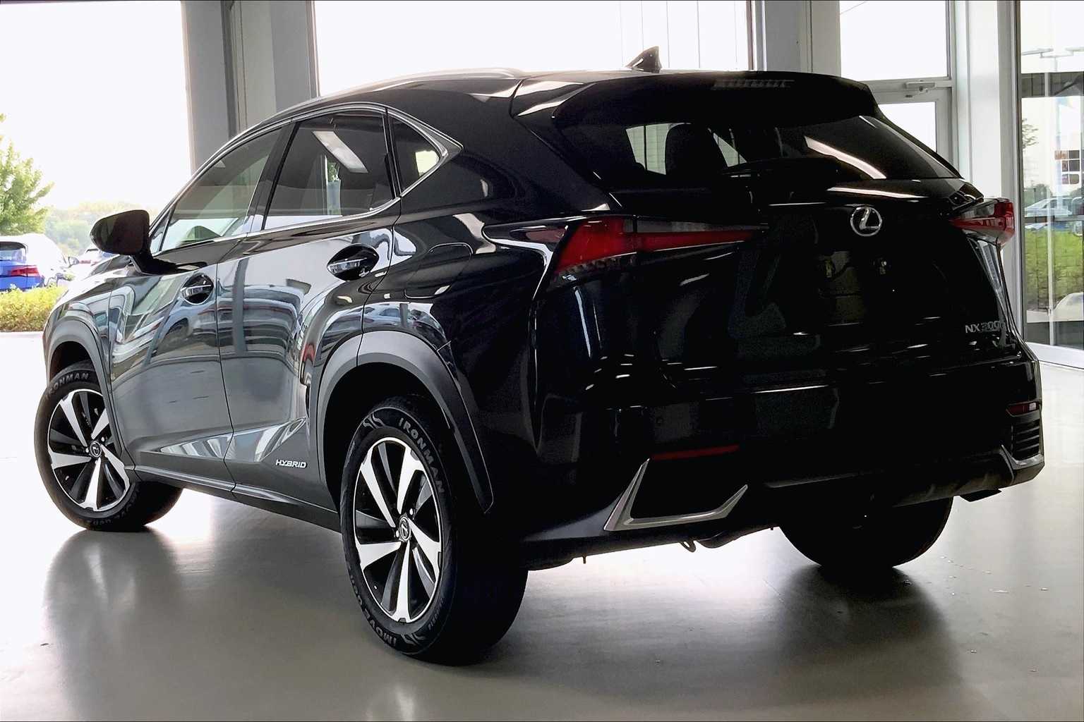 2021 Lexus NX 300h photo 4
