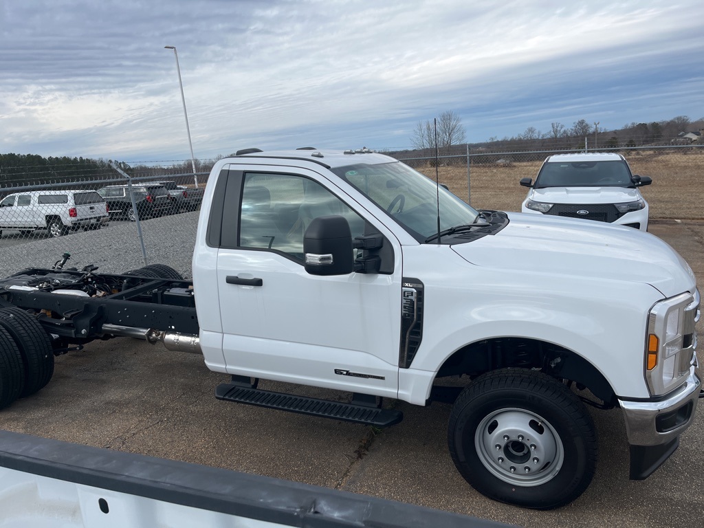 2024 Ford F-350 photo 4