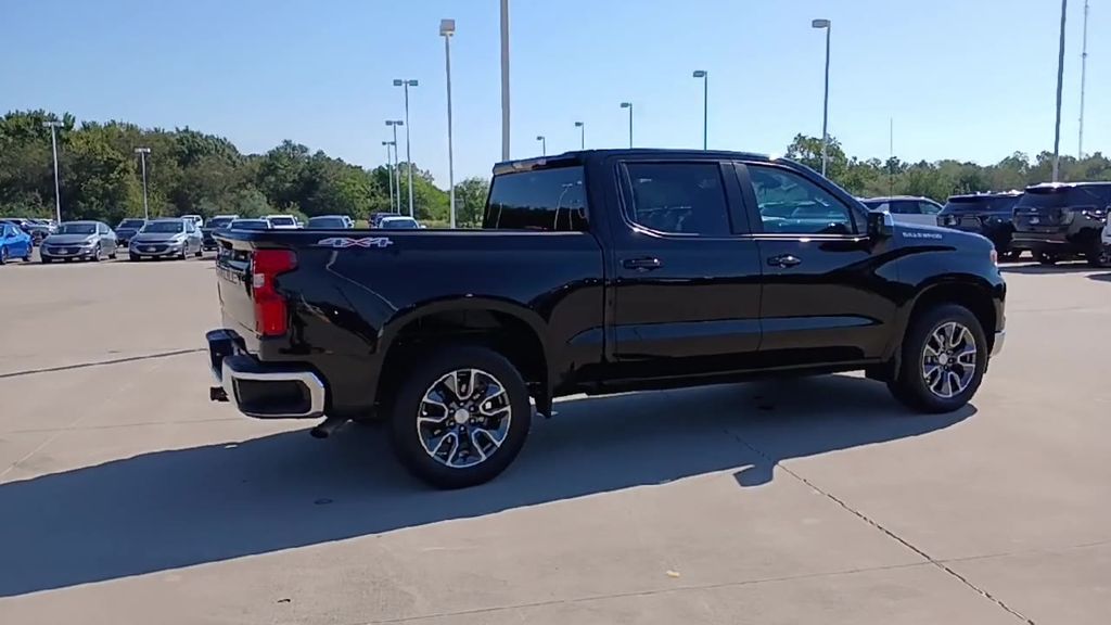 2023 Chevrolet Silverado 1500 LT photo 8