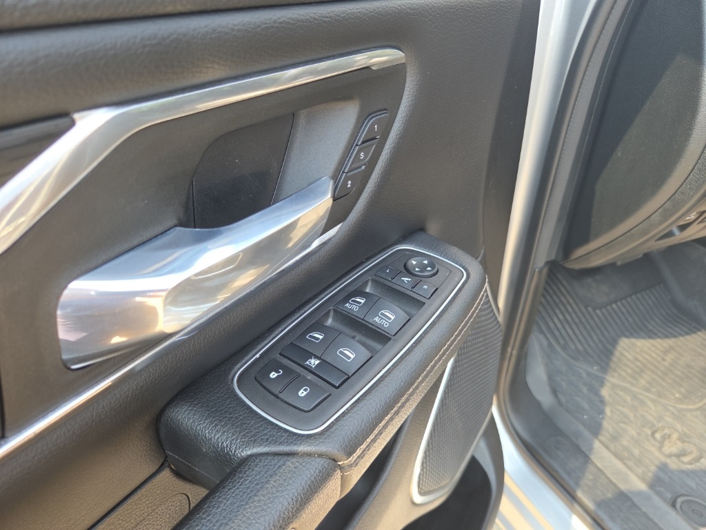 2023 Ram 1500 Laramie photo 11