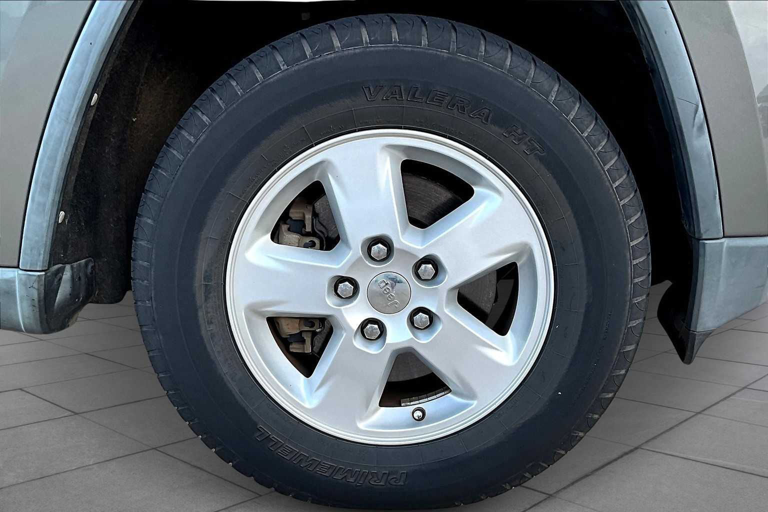 2012 Jeep Grand Cherokee Laredo photo 11