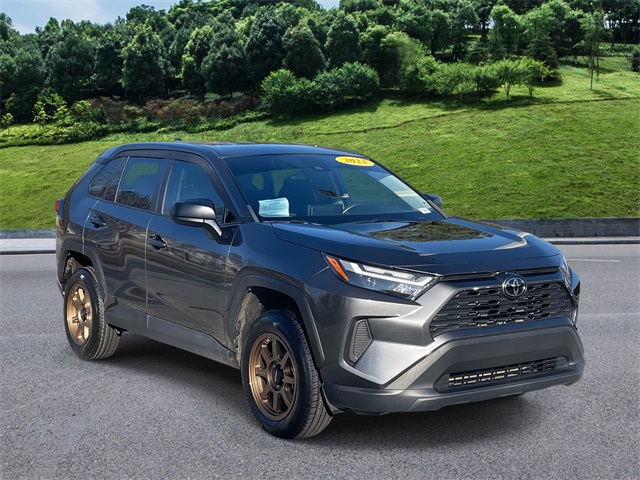2023 Toyota RAV4 LE's photo