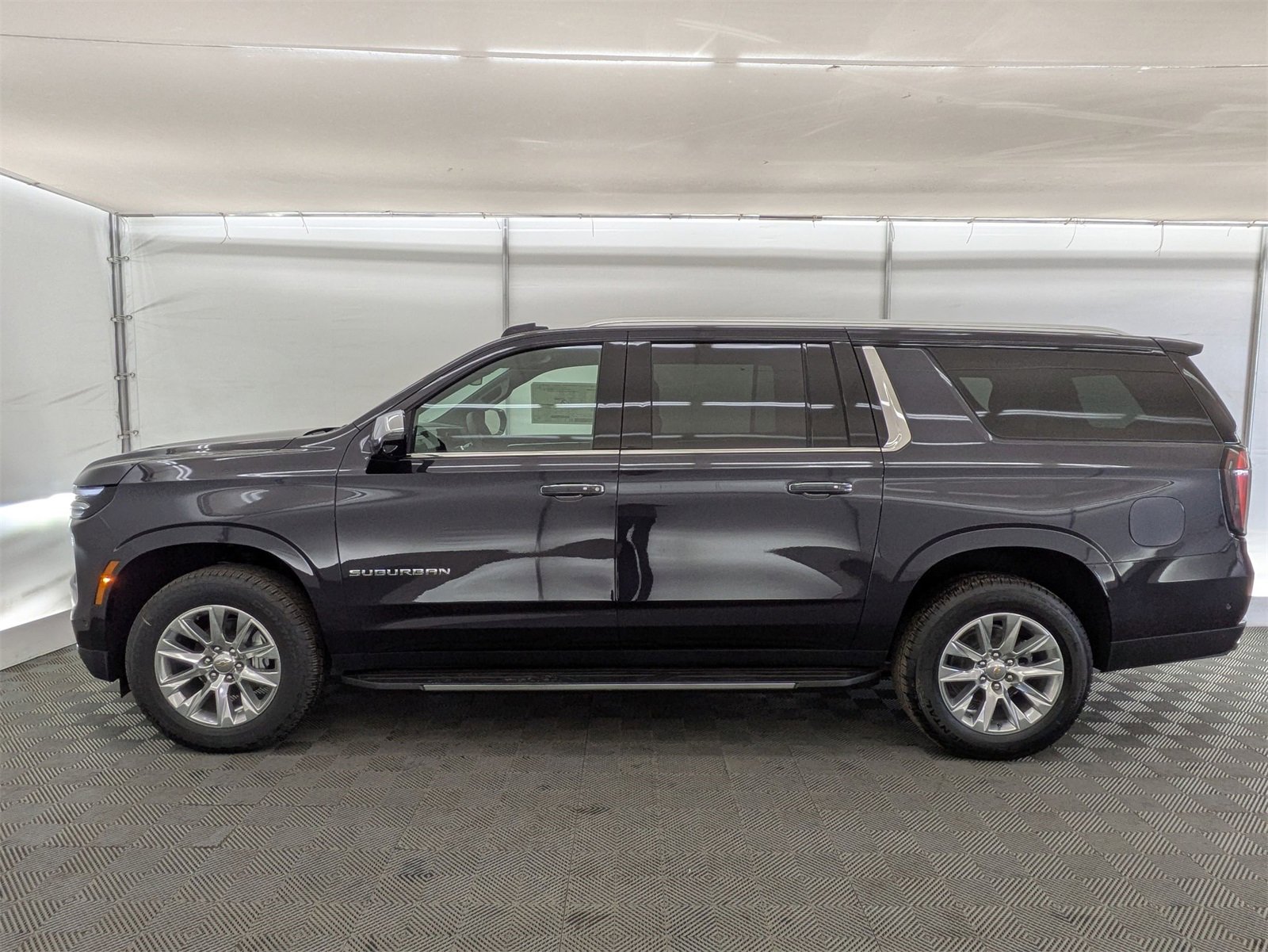 2025 Chevrolet Suburban Premier photo 3