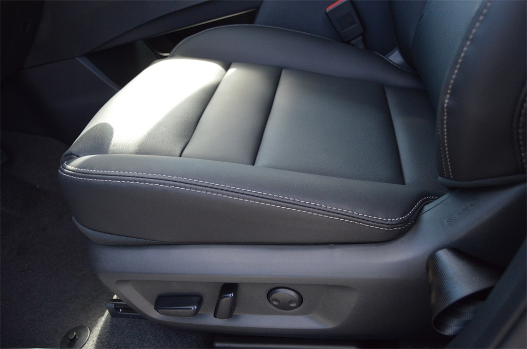 New 2024 Nissan Rogue SL Crossover in Lindenhurst N23389 Zeigler