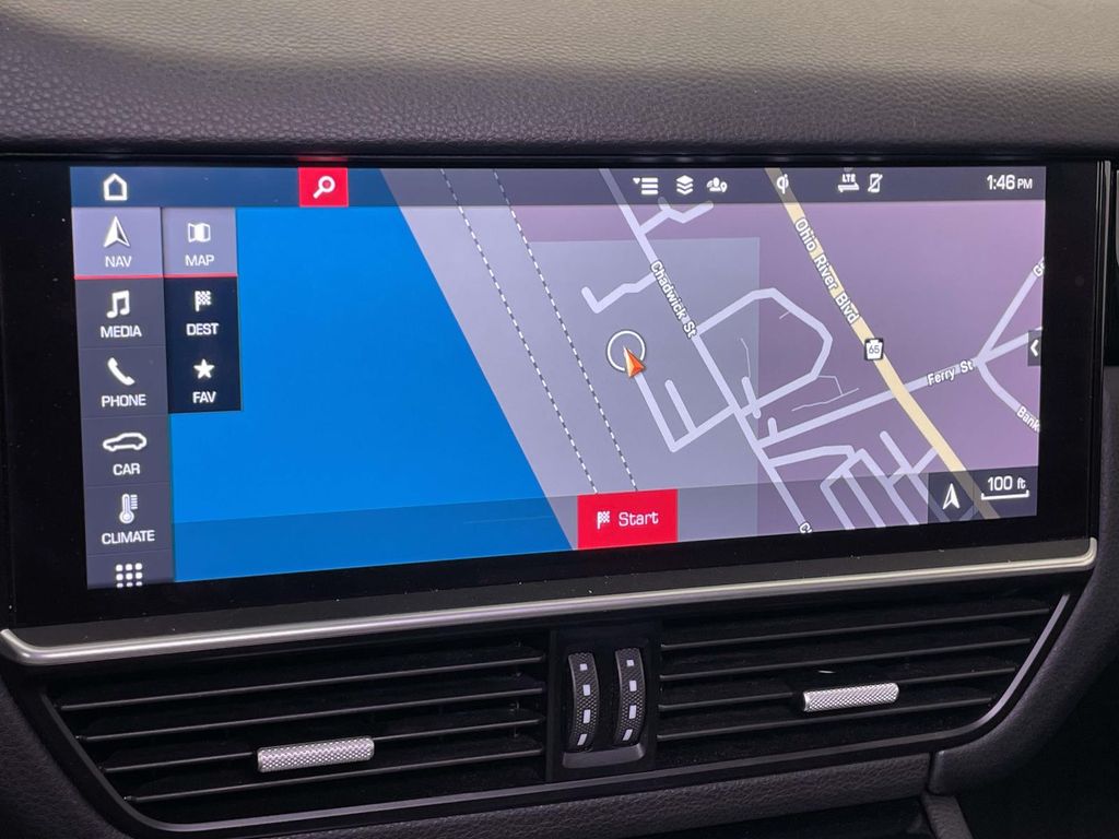 2020 Porsche Cayenne Base photo 26