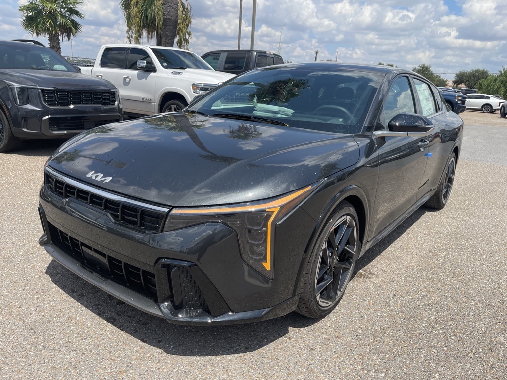 2025 Kia K4 GT-Line photo 2