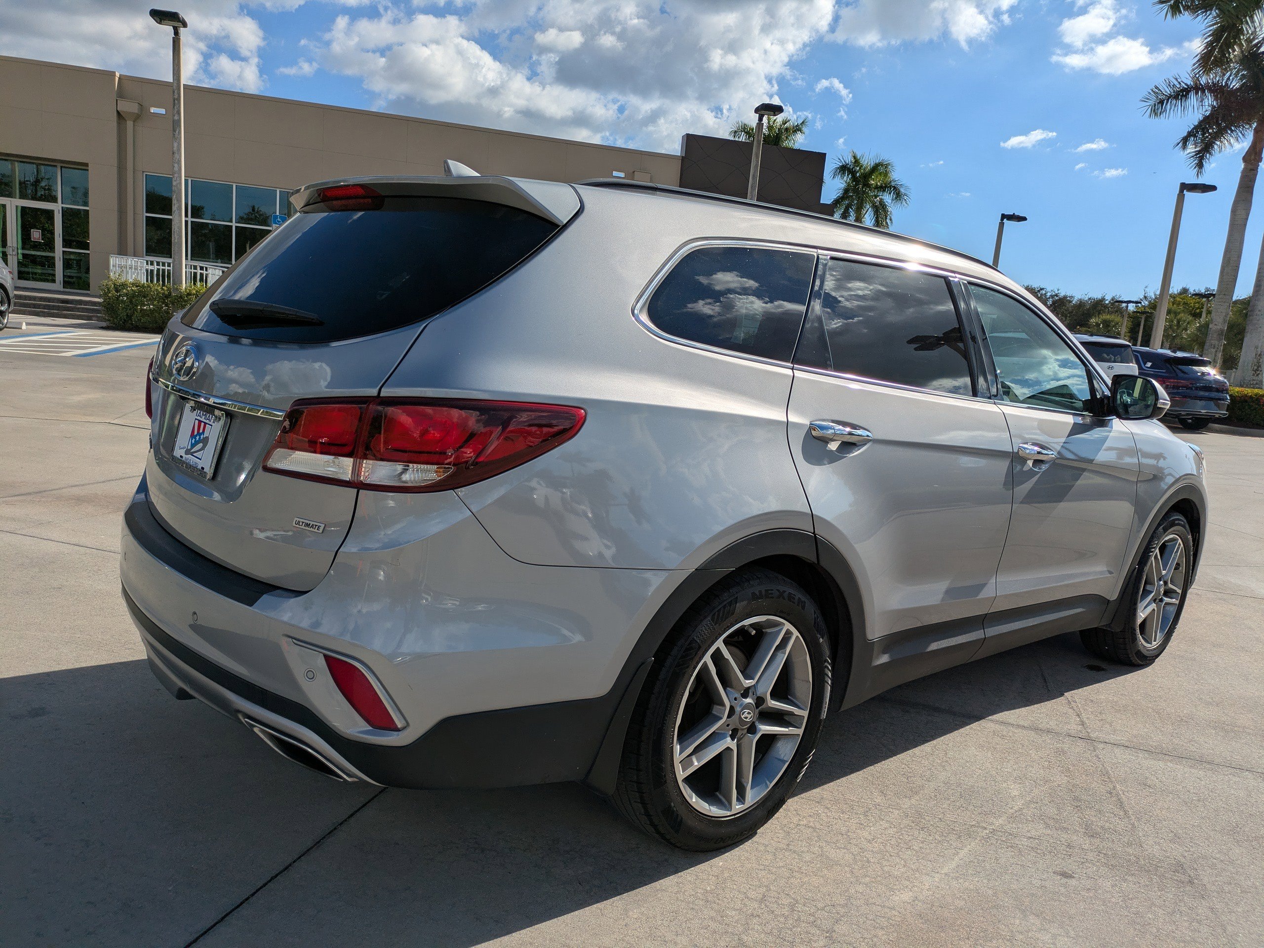 2017 Hyundai Santa Fe SE Ultimate photo 2