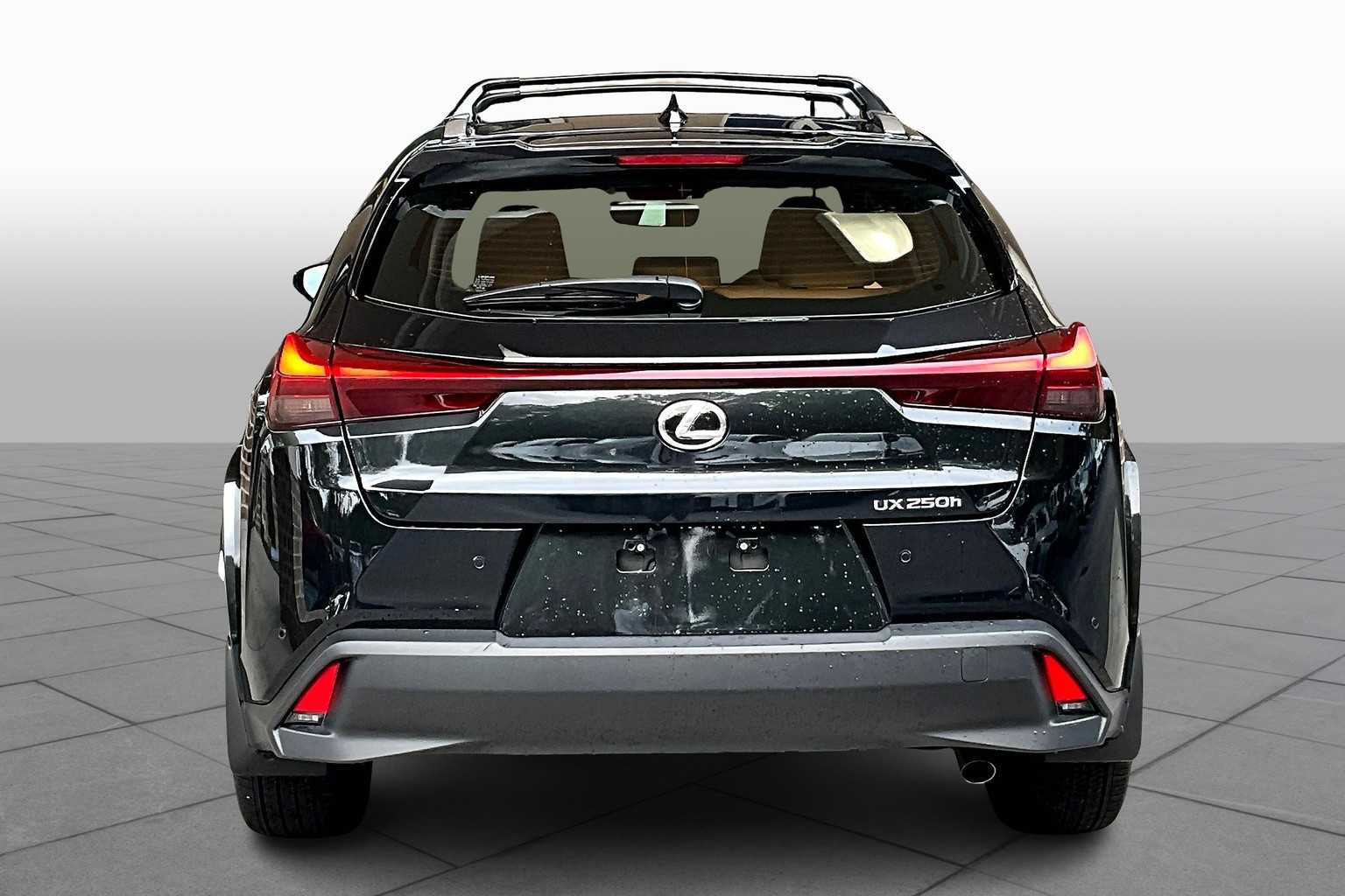 2024 Lexus UX 250h Premium photo 4