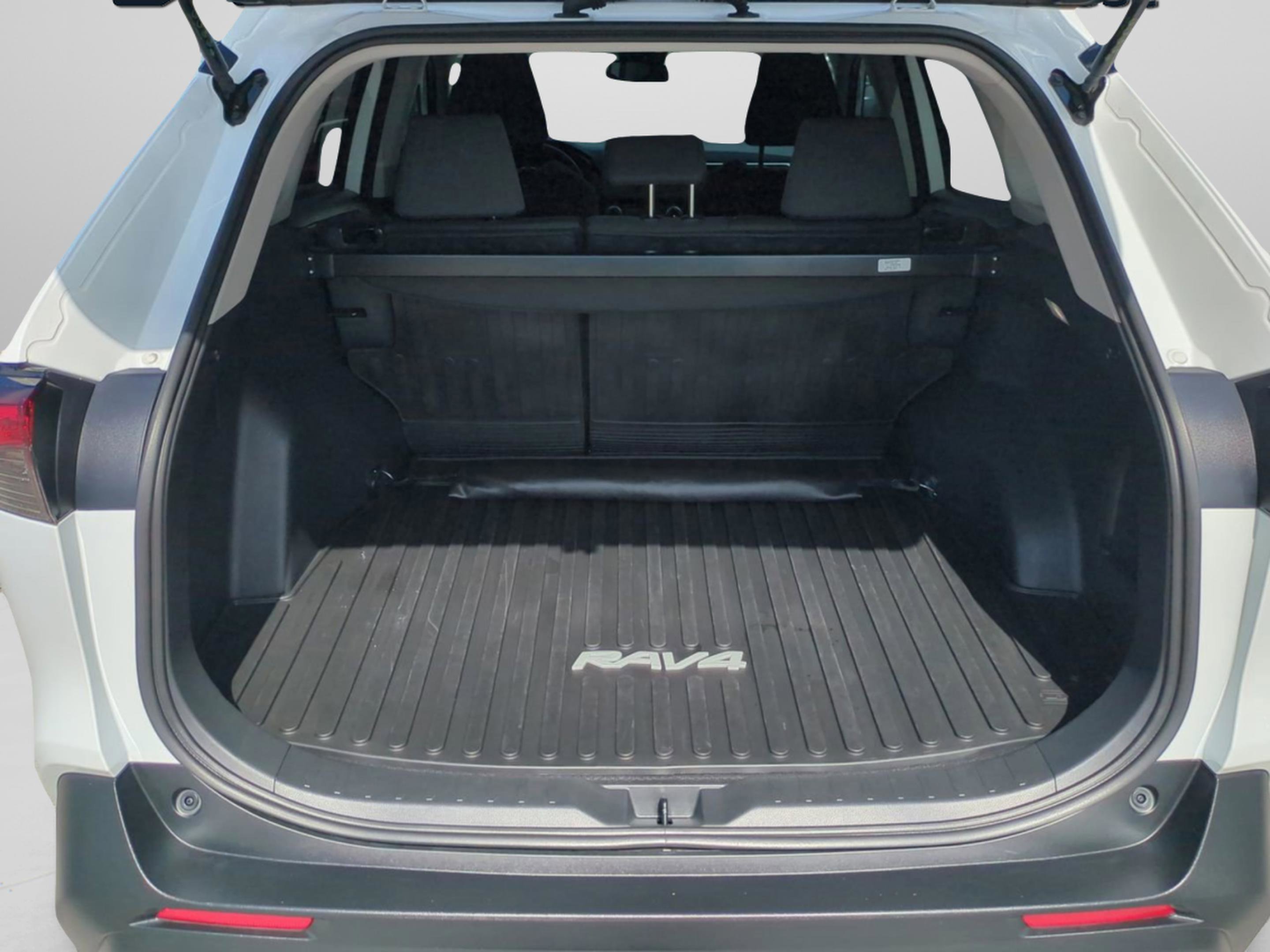 2024 Toyota RAV4 XLE photo 14