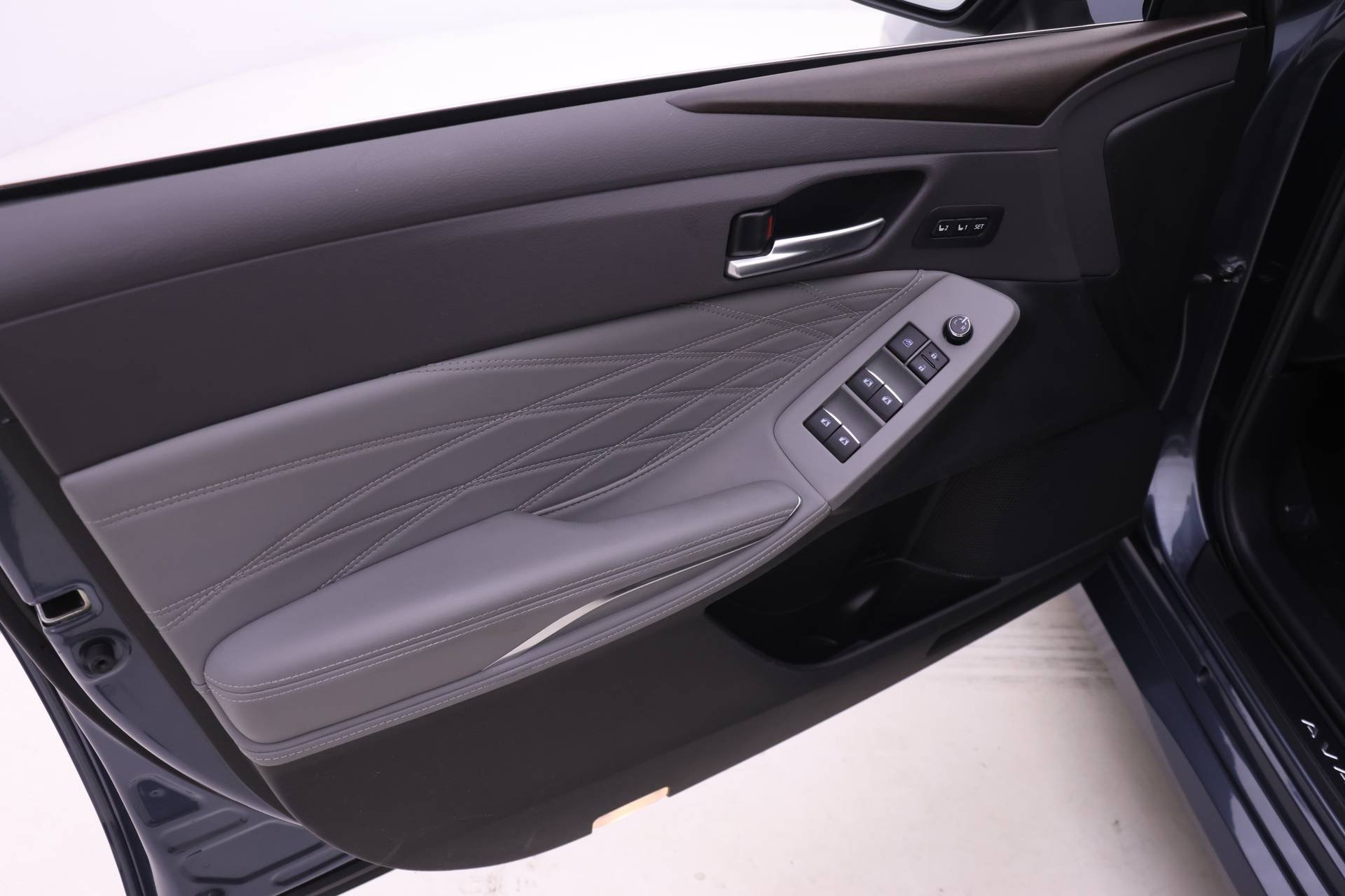 2019 Toyota Avalon Limited photo 7