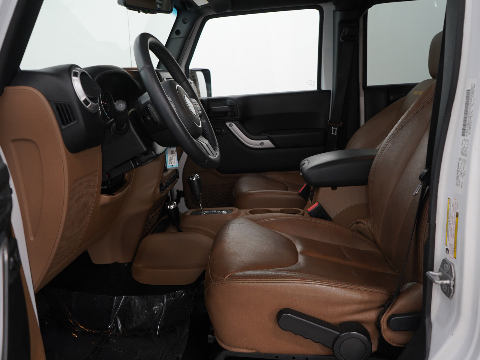 2014 Jeep Wrangler Unlimited Sahara photo 17