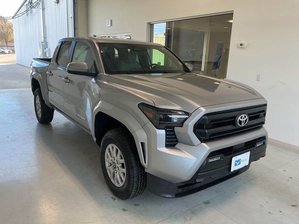 2025 Toyota Tacoma SR5's photo