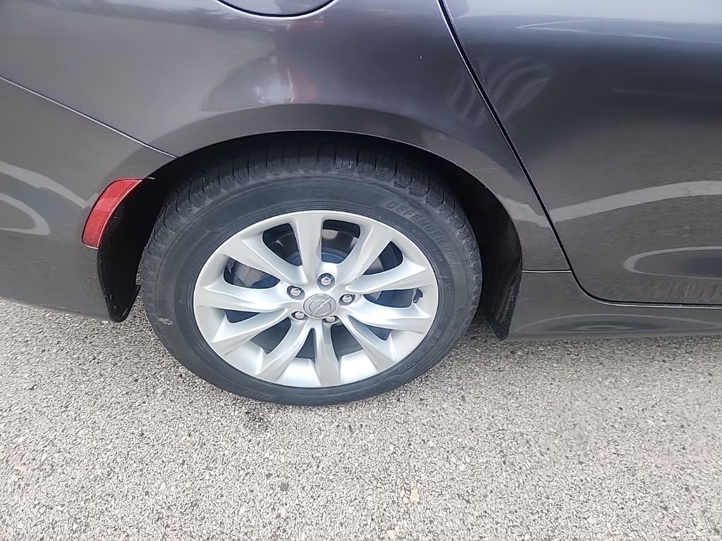 2015 Chrysler 200 C photo 3