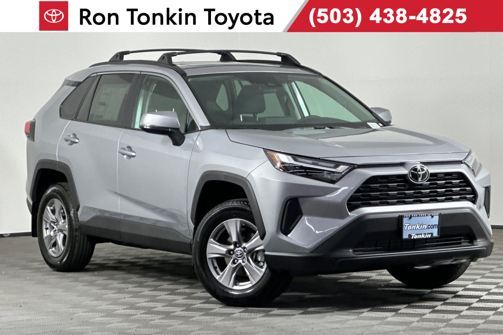 2025 Toyota RAV4 XLE's photo