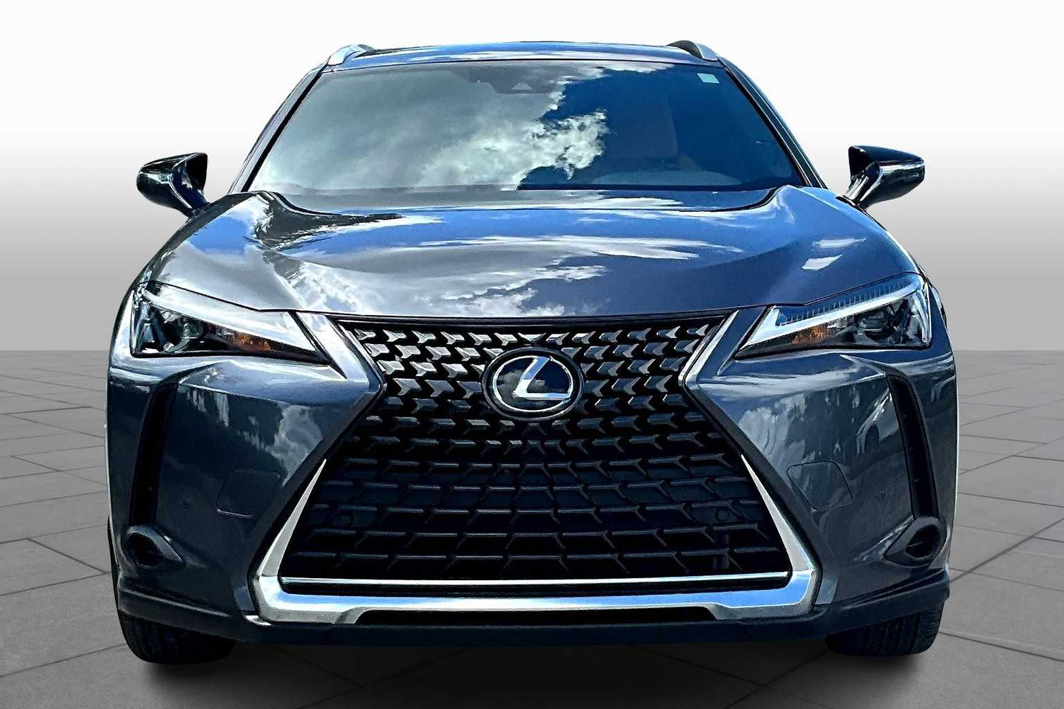 2023 Lexus UX 250h Premium photo 3