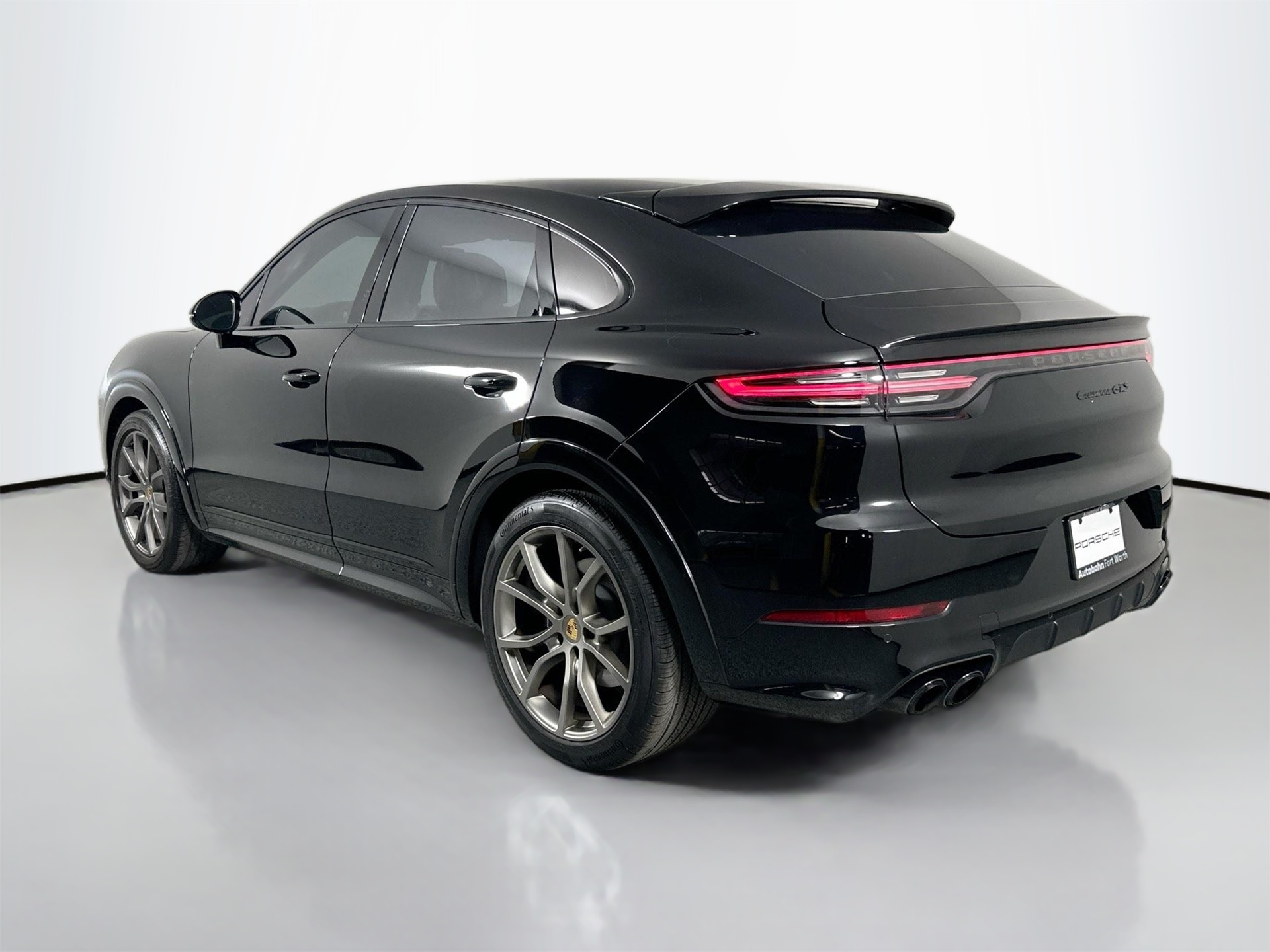 2022 Porsche Cayenne Coupe GTS photo 2