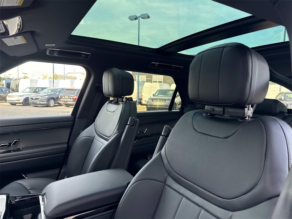 2025 Land Rover Range Rover Sport SE photo 20